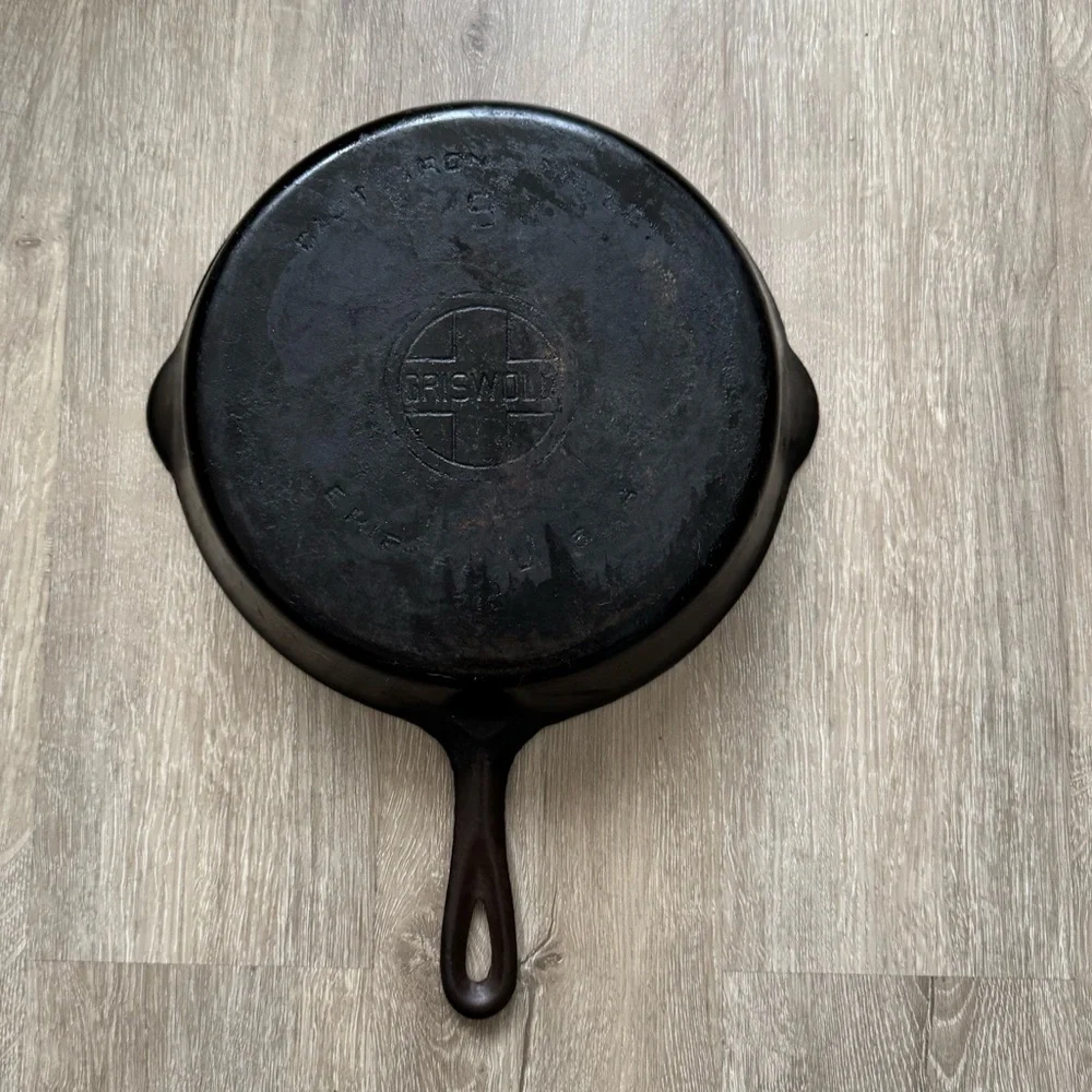 Griswold Cast Iron Skillet #9 Erie PA 1946-1952